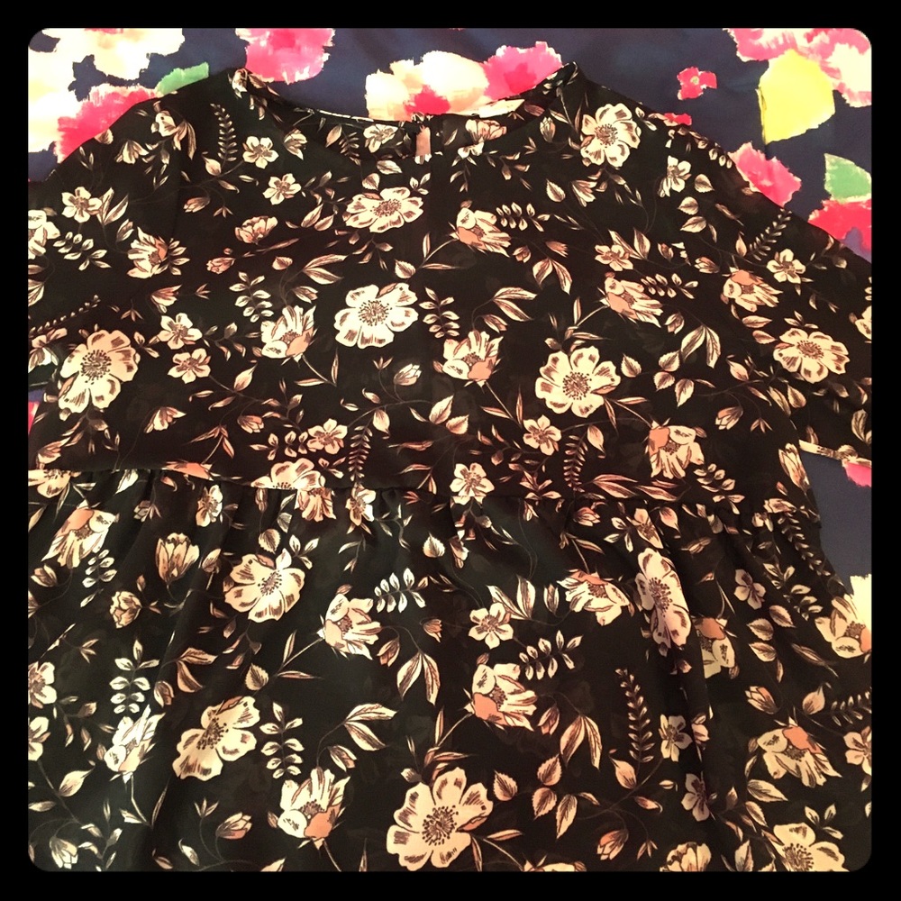 Black Aeropostale blouse with flowers